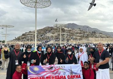 Senyuman para jemaah Umrah Musim sejuk di Jabal Rahmah??