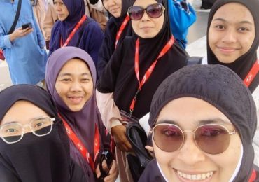 Senyuman Jemaah Menunaikan Ibadah Umrah Bersama Cakna Travel